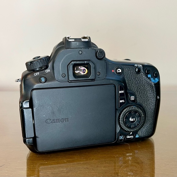 Canon EOS 60D Digital SLR Camera, Zoom Lens EF 80-200mm, 2-Batteries, Charger - Picture 7 of 17